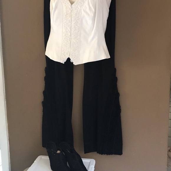 Cache Black Bottom Flare w/ Ruffle Design Pants - Picture 2 of 7